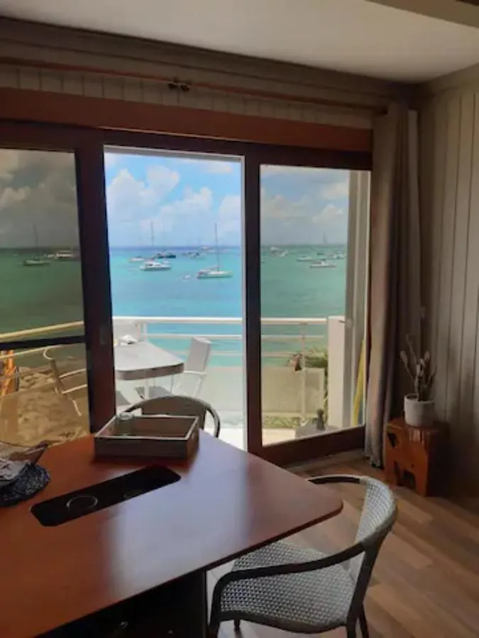 Les Pieds Dans L'Eau Calme & Vue Mer Marigot Apartment Marigot