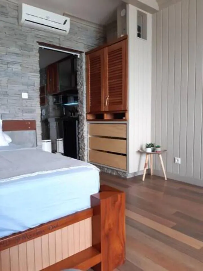 Les Pieds Dans L'Eau Calme & Vue Mer Marigot Apartment Marigot