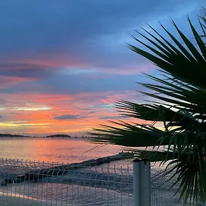 Pieds Dans L'eau Vue Acces Et Piscine Marigot (Saint Martin)